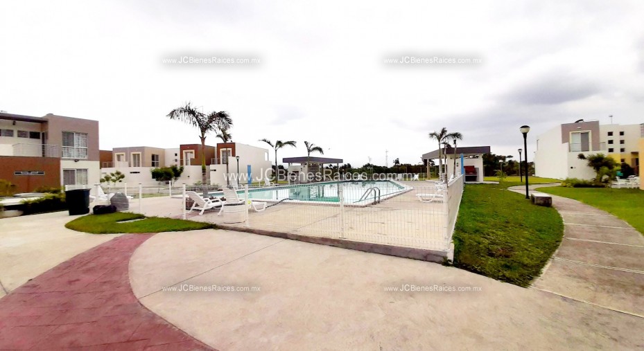 Casa en Venta con Alberca Area de Juegos y Gym al Aire Libre