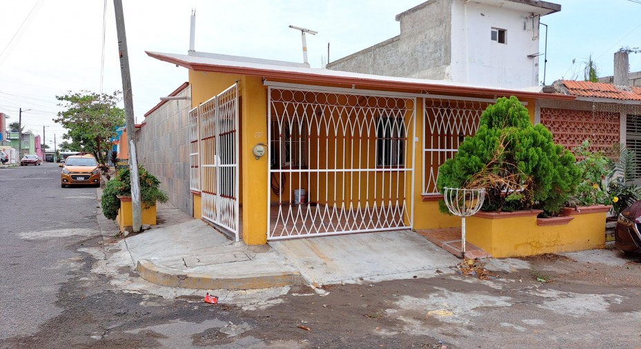 Casa en Venta Esquina Tres Recamaras en Rio Medio II