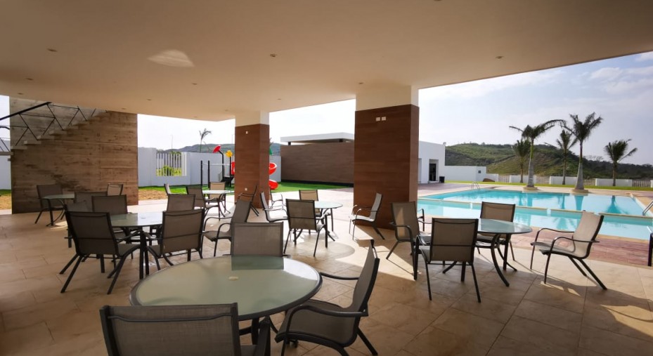 Casa de una planta con alberca en Preventa en Lomas de la Rioja!
